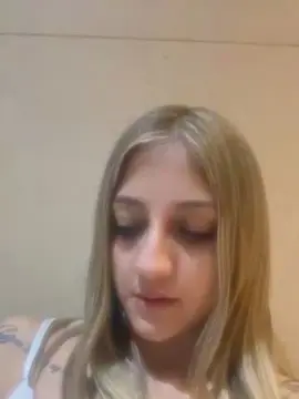Cam4 Free Live Porn of Jazblondebaby