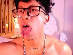 Cam4 Watch Live Sex Cams of Akaza_