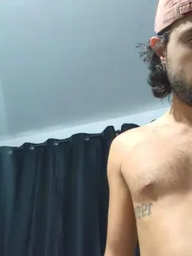 Cam4 Nude Webcam of Levi_Henrique