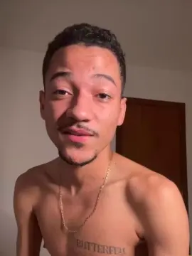 Cam4 Watch Live Sex Cams of enzoheitor3