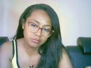 Cam4 Sex Chat of Yummy_sitraka