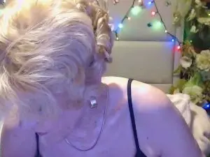 Cam4 Nude Webcam of GRANNY_LISA