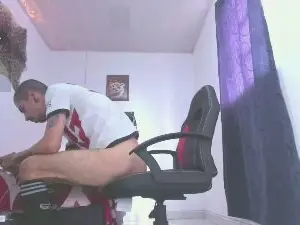 Cam4 Live Sex Cam of aaronbigdickxxx