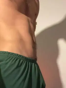 Cam4 Free Live Porn of Reedtwink
