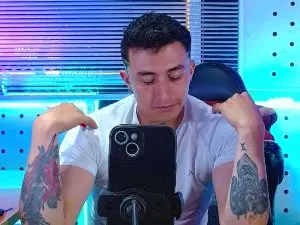 Cam4 Live Porn of DARKO07_