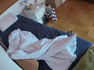 Camsoda Nude Webcam of voyeurcam-julmodels-greybed-1