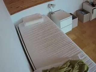 Camsoda Live Sex Cam of voyeurcam-julmodels-greybed-1