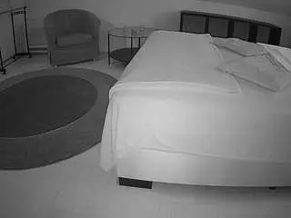 Camsoda Nude Webcam of voyeurcam-julmodels-whitebed-6