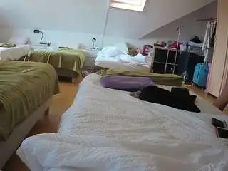 Camsoda Nude Webcam of voyeurcam-julmodels-bed-2