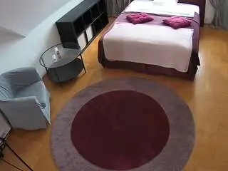 Camsoda Live Sex of voyeurcam-julmodels-whitebed-1