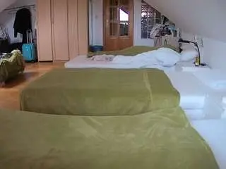 Camsoda Nude Webcam of voyeurcam-julmodels-bed-3
