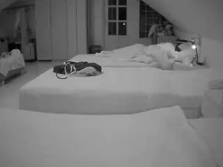 Camsoda Nude Webcam of voyeurcam-julmodels-bed-3
