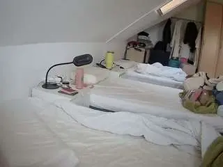 Camsoda Sex Chat of voyeurcam-julmodels-bed-4
