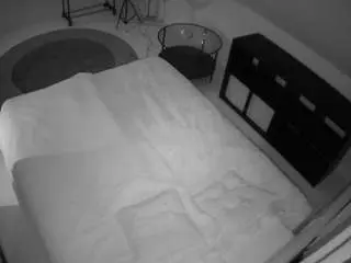 Camsoda Live Sex Cam of voyeurcam-julmodels-whitebed-2