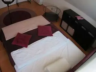 Camsoda Live Porn of voyeurcam-julmodels-whitebed-2