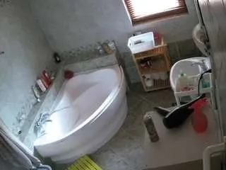 Camsoda Sex Cam of voyeurcam-julmodels-bath-1st-2