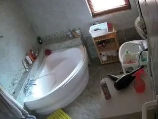 Camsoda Watch Live Sex Cams of voyeurcam-julmodels-bath-1st-2