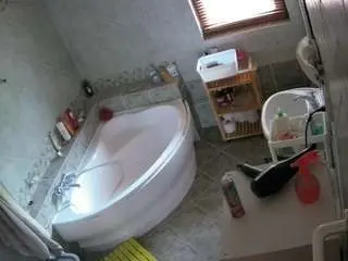Camsoda Adult Webcam of voyeurcam-julmodels-bath-1st-2