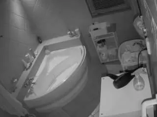 Camsoda Watch Live Sex Cams of voyeurcam-julmodels-bath-1st-2