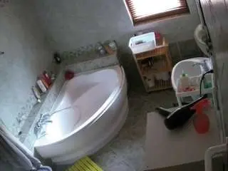 Camsoda Sex Cam of voyeurcam-julmodels-bath-1st-2