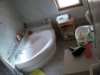 Camsoda Nude Webcam of voyeurcam-julmodels-bath-1st-2