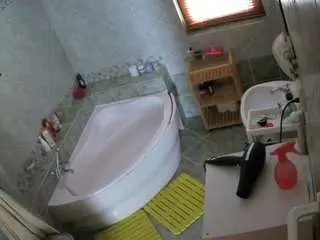 Camsoda Watch Live Sex Cams of voyeurcam-julmodels-bath-1st-2