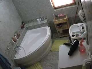 Camsoda Live Sex Cam of voyeurcam-julmodels-bath-1st-2