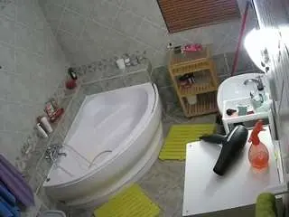 Camsoda Best Webcam of voyeurcam-julmodels-bath-1st-2