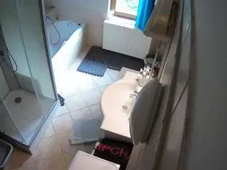 Camsoda Private Sex Chat of voyeurcam-julmodels-bath-2nd-2
