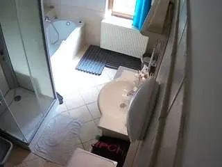 Camsoda Private Sex Chat of voyeurcam-julmodels-bath-2nd-2