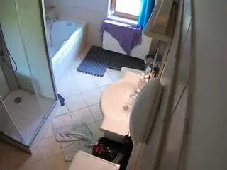 Camsoda Adult Webcams of voyeurcam-julmodels-bath-2nd-2