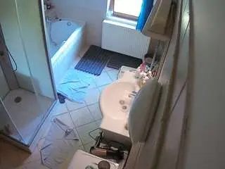 Camsoda Best Webcam of voyeurcam-julmodels-bath-2nd-2