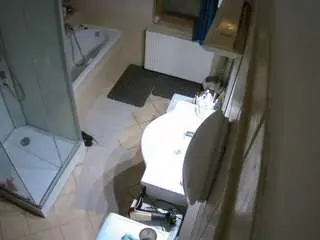 Camsoda Live Sex of voyeurcam-julmodels-bath-2nd-2