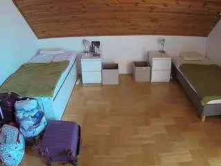 Camsoda Nude Webcam of voyeurcam-julmodels-greybed-3
