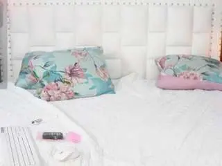 Camsoda Adult Webcam of hornybarelylegalgirl