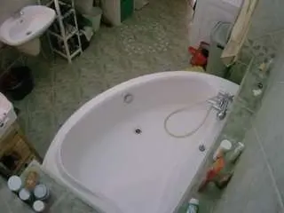 Camsoda Watch Live Sex Cams of voyeurcam-julmodels-bath-1st-1