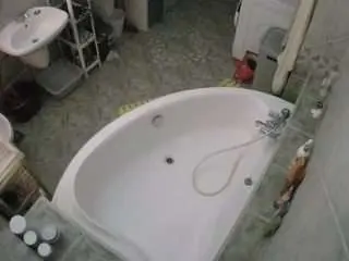 Camsoda Free Porn Cam of voyeurcam-julmodels-bath-1st-1