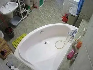 Camsoda Live Sex Cam of voyeurcam-julmodels-bath-1st-1
