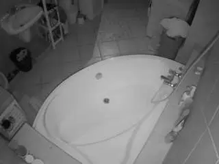 Camsoda Best Webcam of voyeurcam-julmodels-bath-1st-1