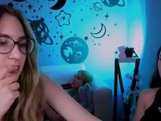 Camsoda Watch Live Sex Cams of caroline-honeyy
