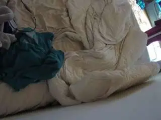 Camsoda Watch Live Sex Cams of voyeurcam-julmodels-whitebed-4