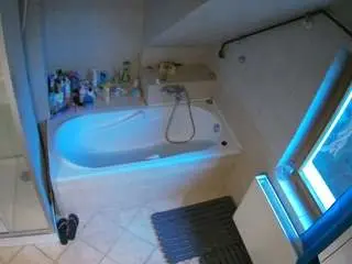 Camsoda Best Webcam of voyeurcam-julmodels-bath-2nd-1