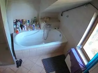 Camsoda Live Porn of voyeurcam-julmodels-bath-2nd-1