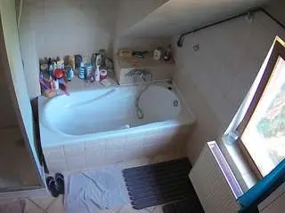 Camsoda Adult Webcam of voyeurcam-julmodels-bath-2nd-1