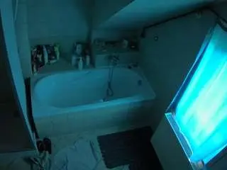 Camsoda Private Sex Chat of voyeurcam-julmodels-bath-2nd-1