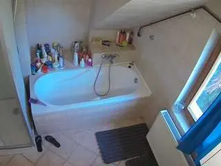 Camsoda Free Live Porn of voyeurcam-julmodels-bath-2nd-1