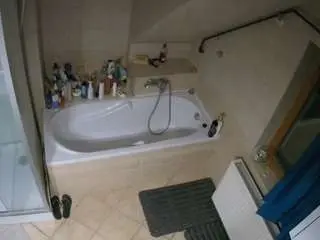 Camsoda Adult Webcam of voyeurcam-julmodels-bath-2nd-1