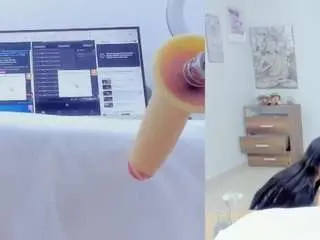 Camsoda Nude Webcam of emily-philip