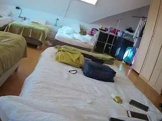 Camsoda Live Sex Cam of voyeurcam-julmodels-bed-1