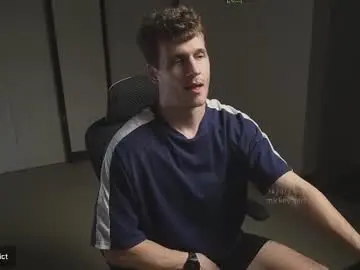Chaturbate Live Porn of mickey_pict